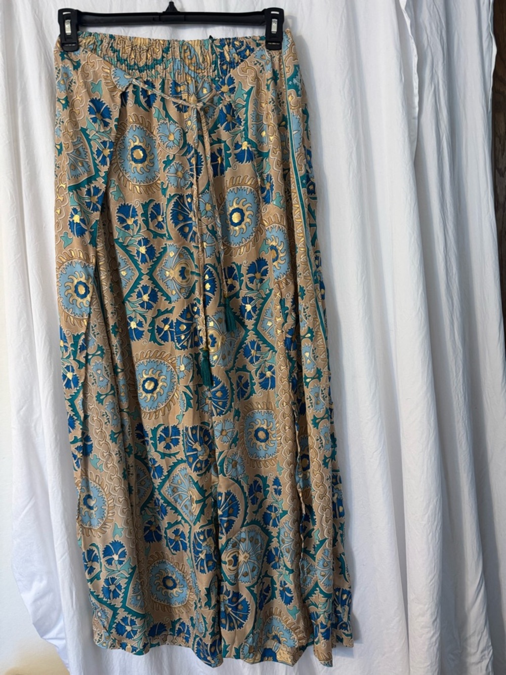 NWT Harem Pants Paani, Size Large Wide Leg, Tye at the waist. Open Flow.